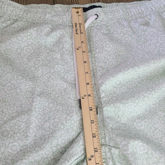 NEW Saks Fifth Avenue Swim Trunks XL Green Floral Pockets Lined Nylon Blend - Picture 12 of 13